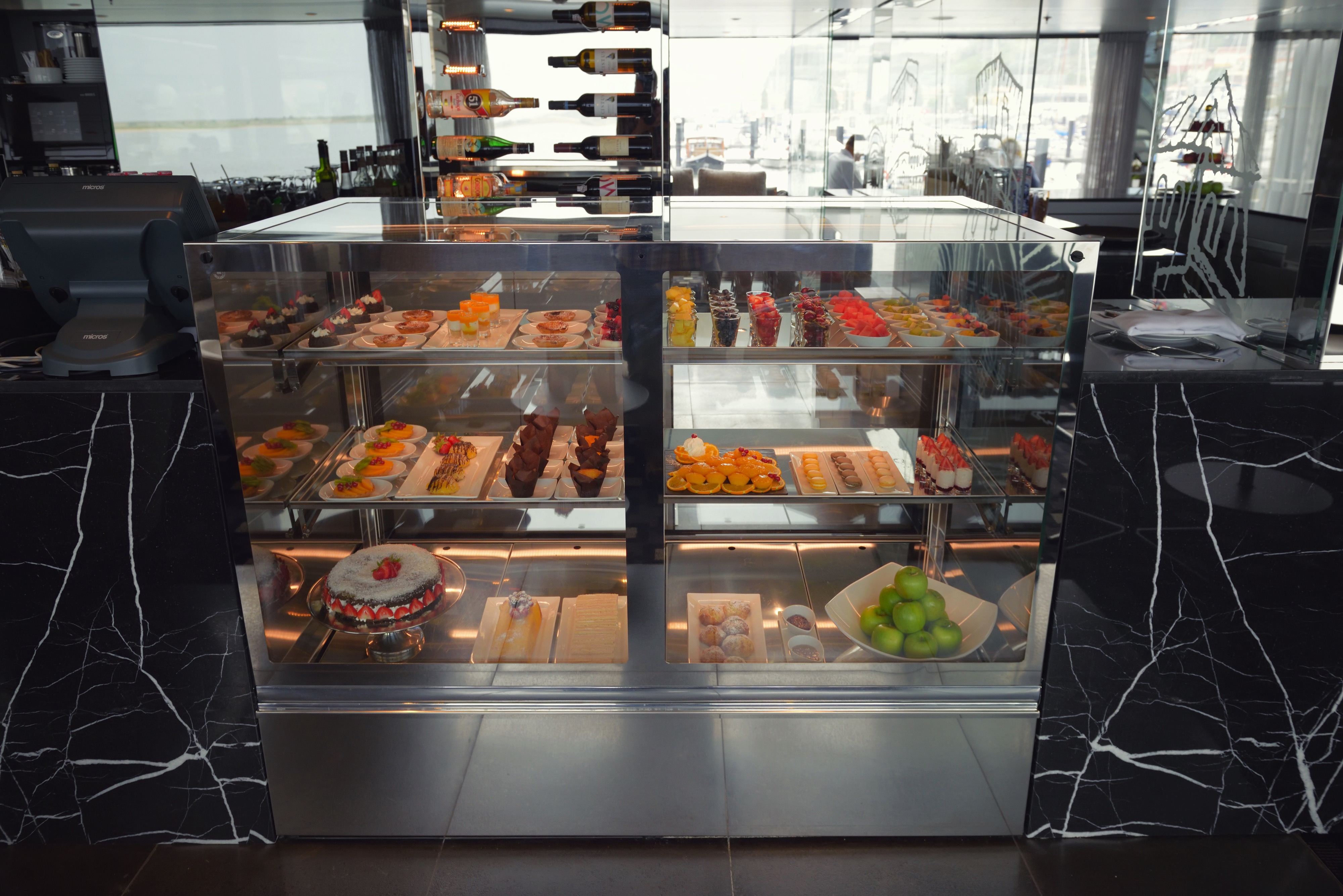 Scenic Luxury Cruises & Tours Scenic Azure River Café 3